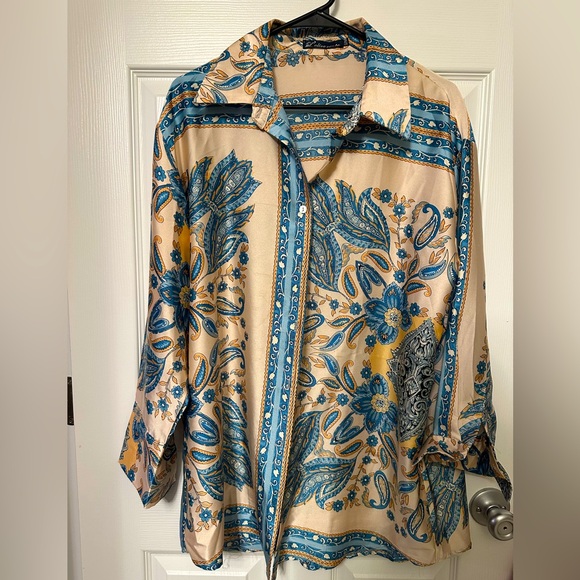 Tops - Unique 70’s style paisley shirt.